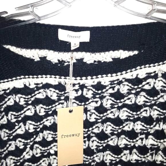 Freeway NWT Navy & White Knit Sweater Top Size Small - Picture 2 of 5